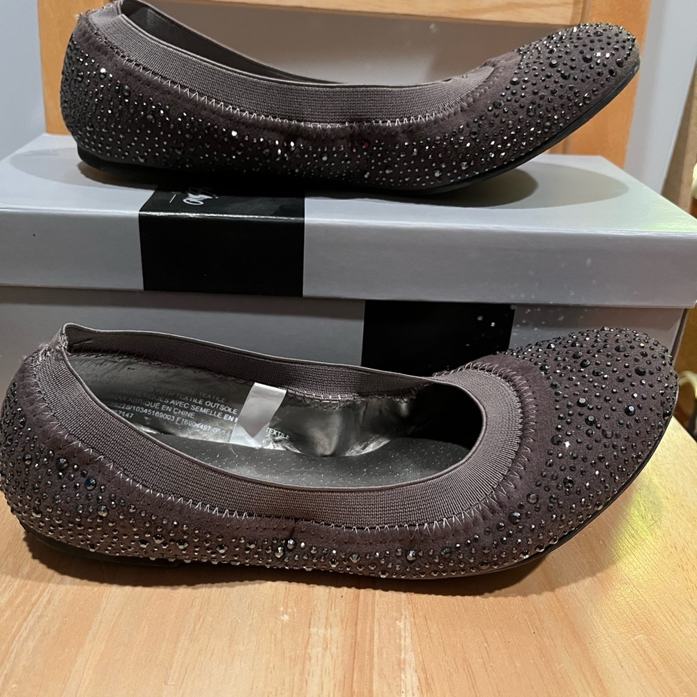 Women’s grey studded flats size 7